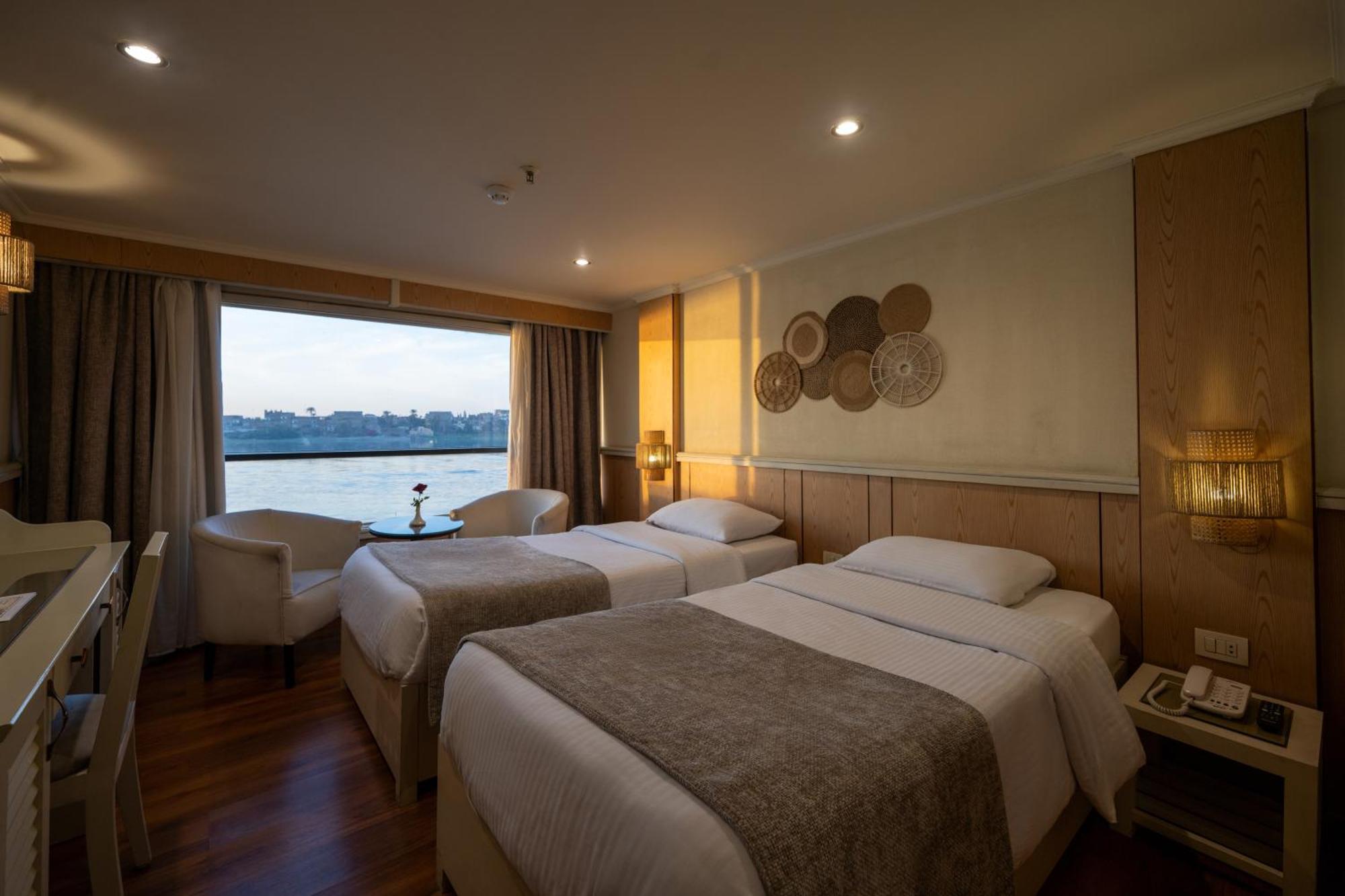 樂蜀 Magic I Nile Cruise Deluxe Boat The Scheduled Departure Is On Saturday For A 7-Day Nile Cruise酒店 外观 照片