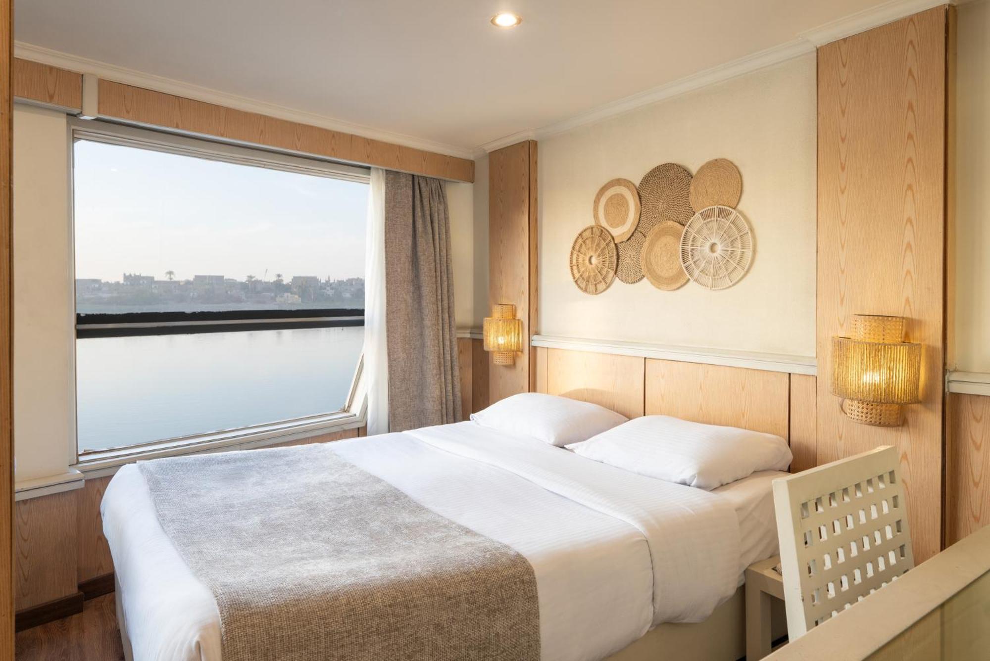 樂蜀 Magic I Nile Cruise Deluxe Boat The Scheduled Departure Is On Saturday For A 7-Day Nile Cruise酒店 外观 照片