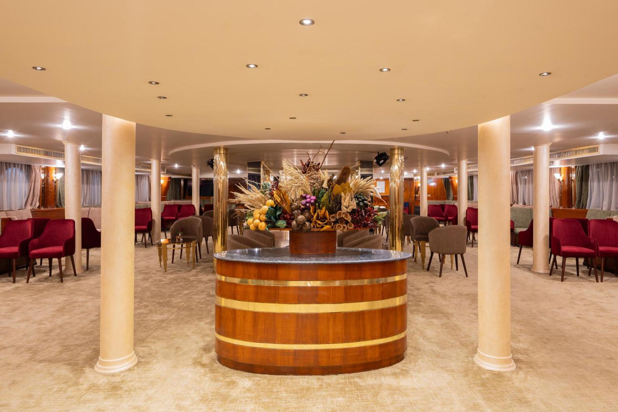 樂蜀 Magic I Nile Cruise Deluxe Boat The Scheduled Departure Is On Saturday For A 7-Day Nile Cruise酒店 外观 照片