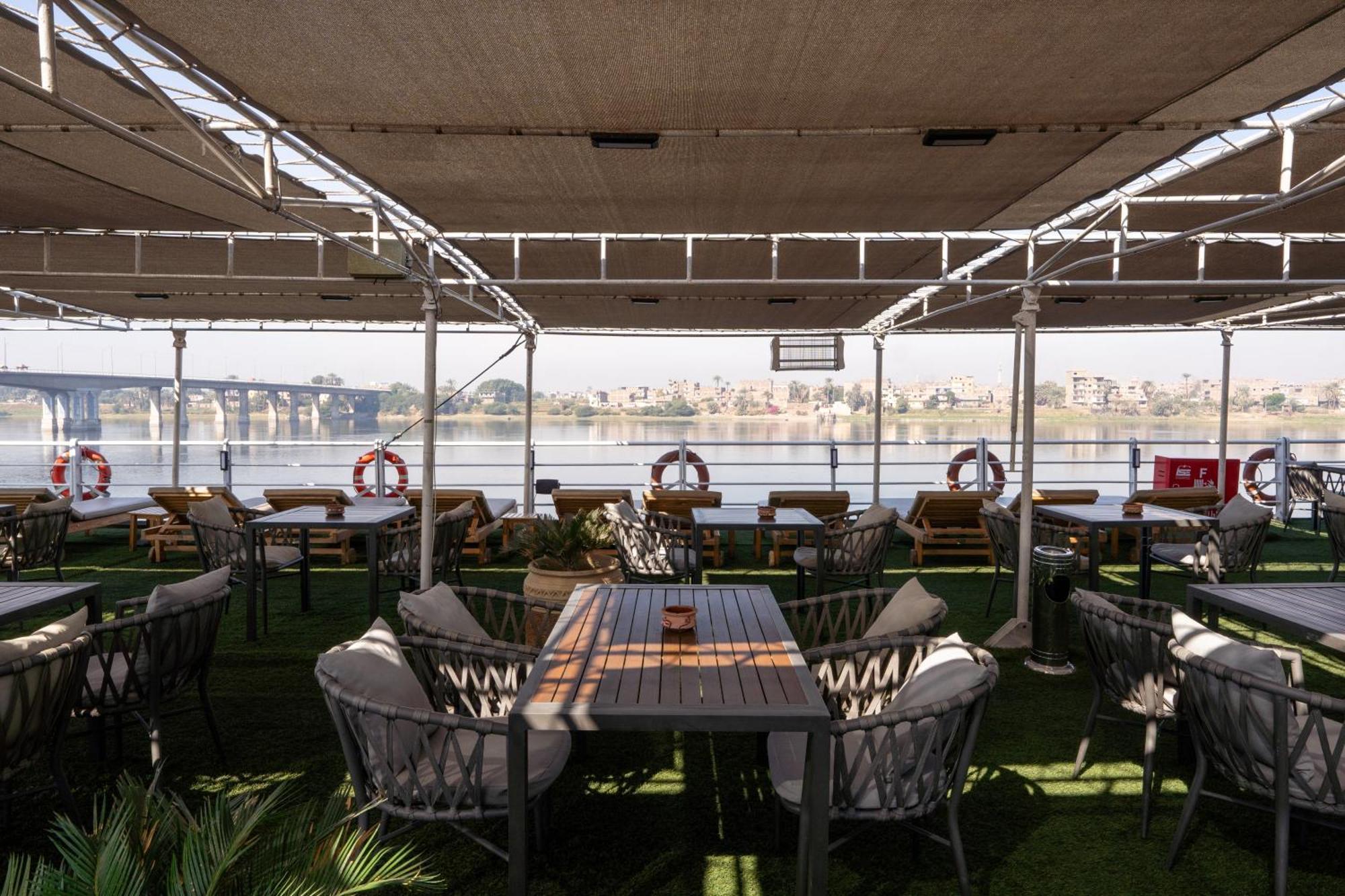 樂蜀 Magic I Nile Cruise Deluxe Boat The Scheduled Departure Is On Saturday For A 7-Day Nile Cruise酒店 外观 照片