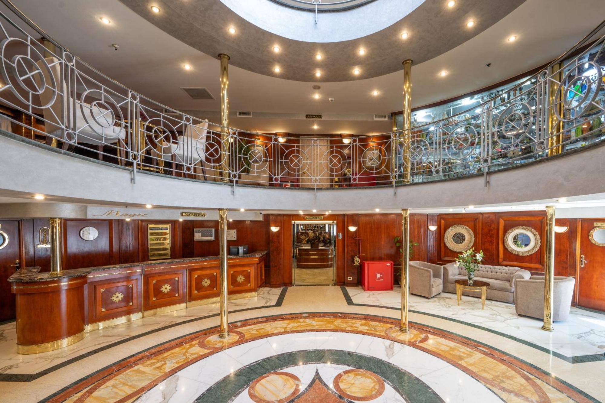 樂蜀 Magic I Nile Cruise Deluxe Boat The Scheduled Departure Is On Saturday For A 7-Day Nile Cruise酒店 外观 照片