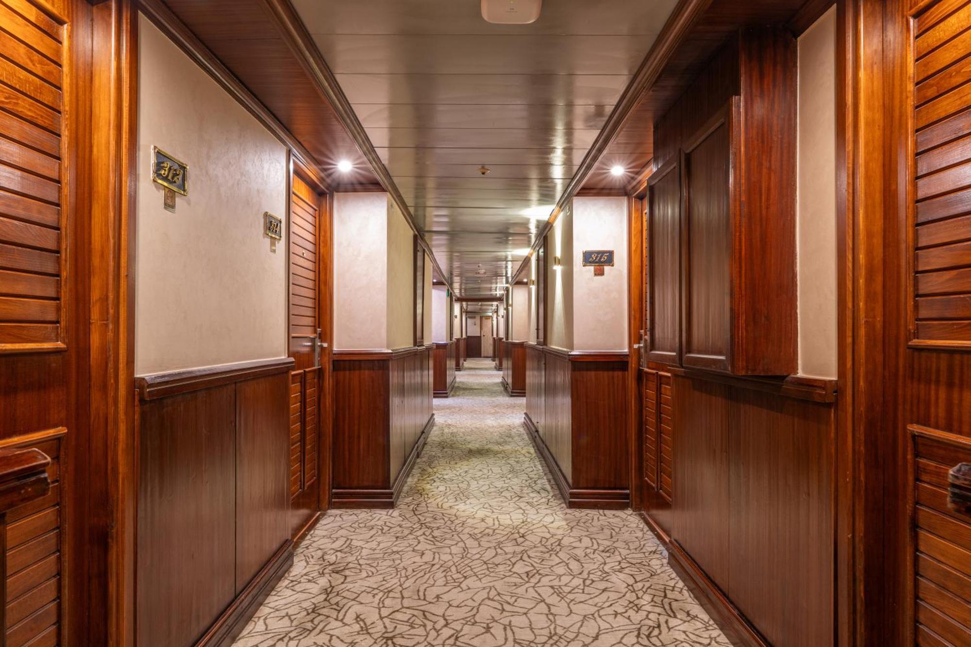 樂蜀 Magic I Nile Cruise Deluxe Boat The Scheduled Departure Is On Saturday For A 7-Day Nile Cruise酒店 外观 照片