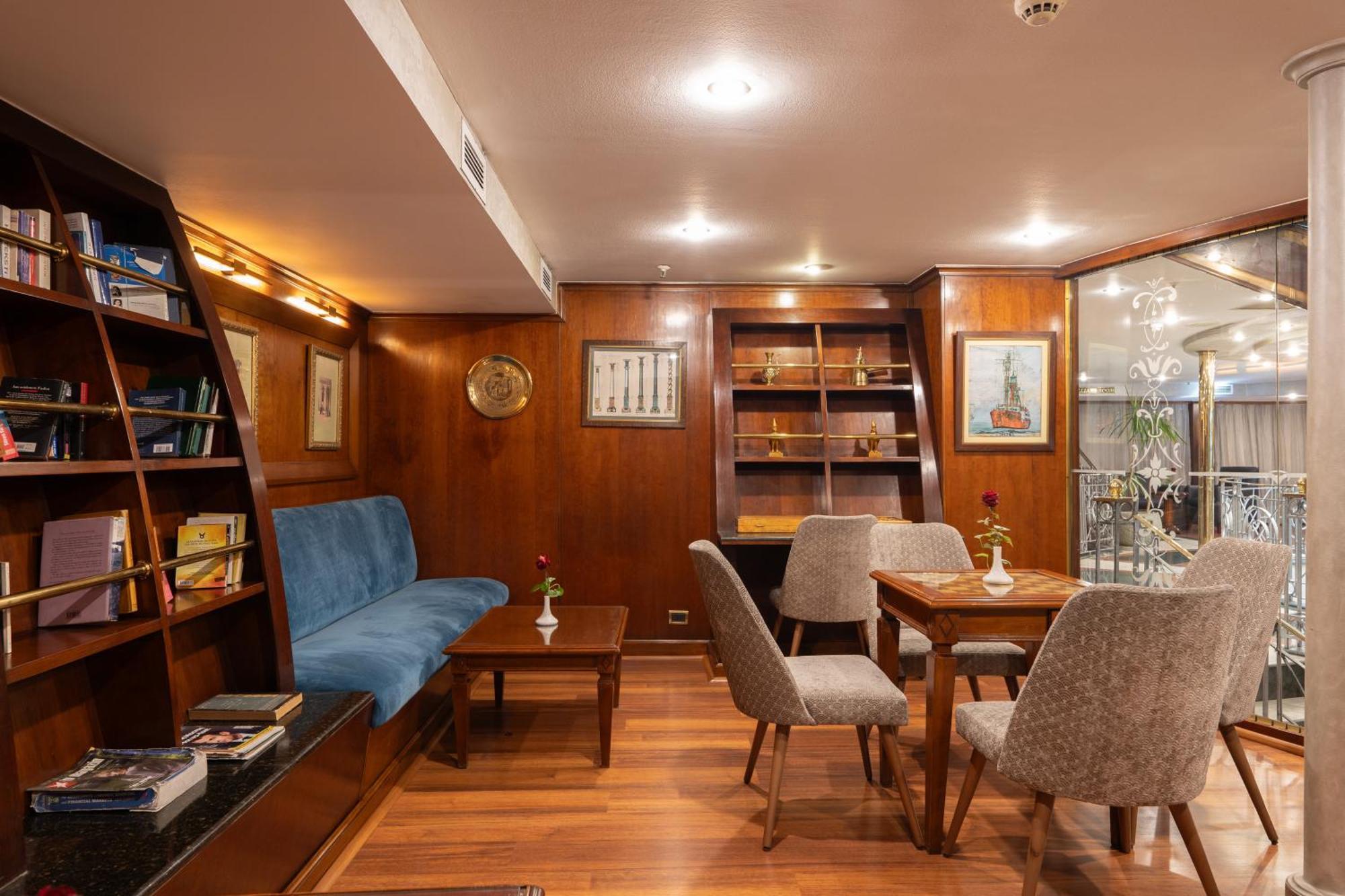 樂蜀 Magic I Nile Cruise Deluxe Boat The Scheduled Departure Is On Saturday For A 7-Day Nile Cruise酒店 外观 照片