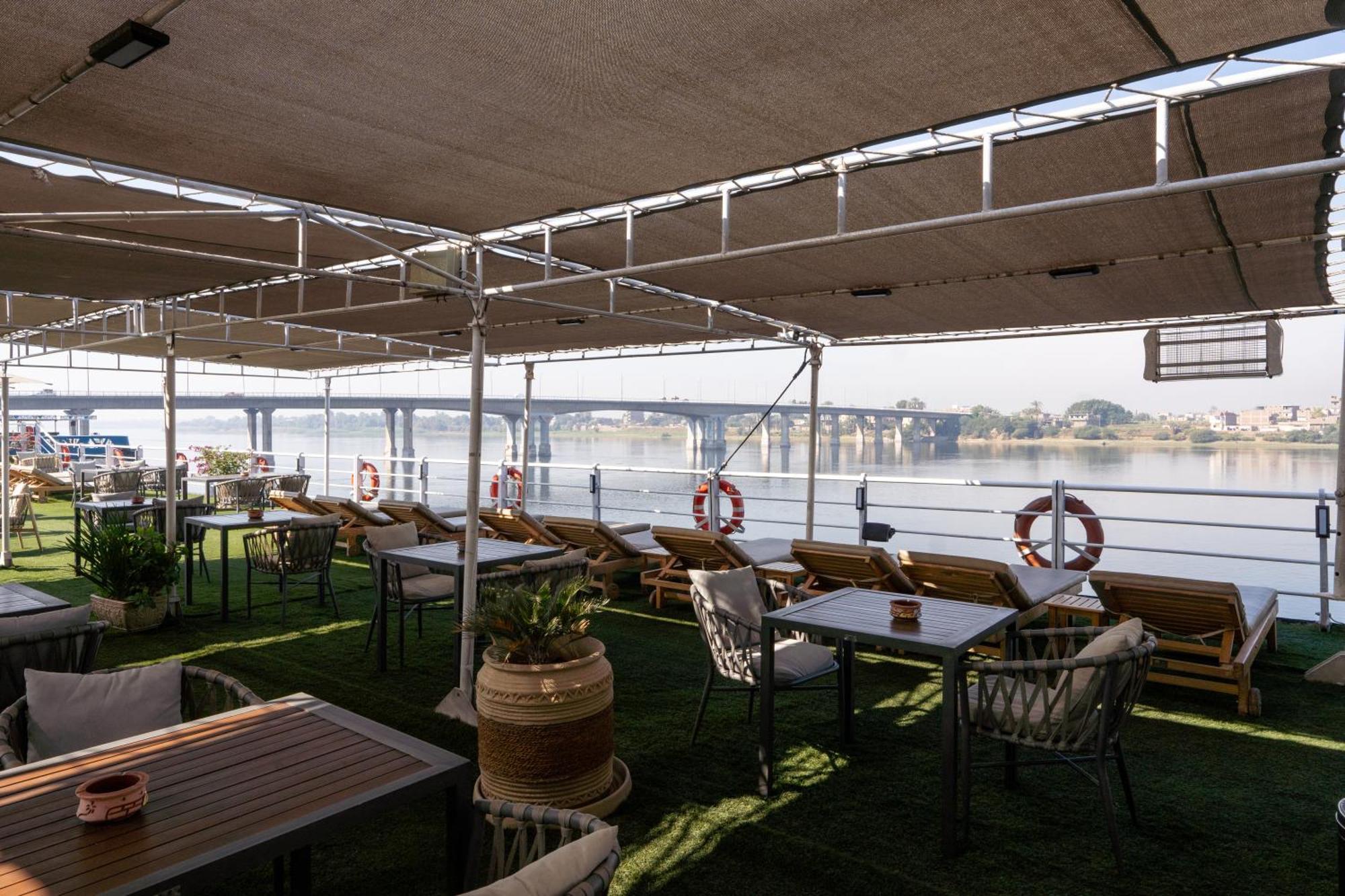 樂蜀 Magic I Nile Cruise Deluxe Boat The Scheduled Departure Is On Saturday For A 7-Day Nile Cruise酒店 外观 照片